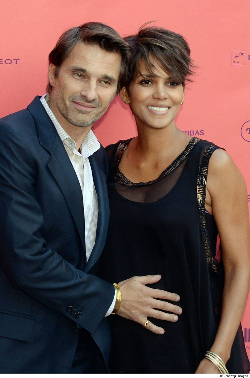 Illustration for article titled OH NEVERMIND THIS WEEKEND, EVERYTHING'S FINE NOW BECAUSE HALLE BERRY GOT MARRIED!!!